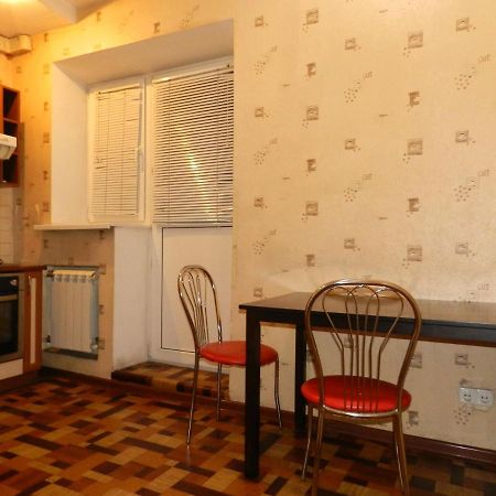 1-Room Apartment 50M2 On Metalurhiv Avenue 17, By Grandhome Zaporizhia Bagian luar foto