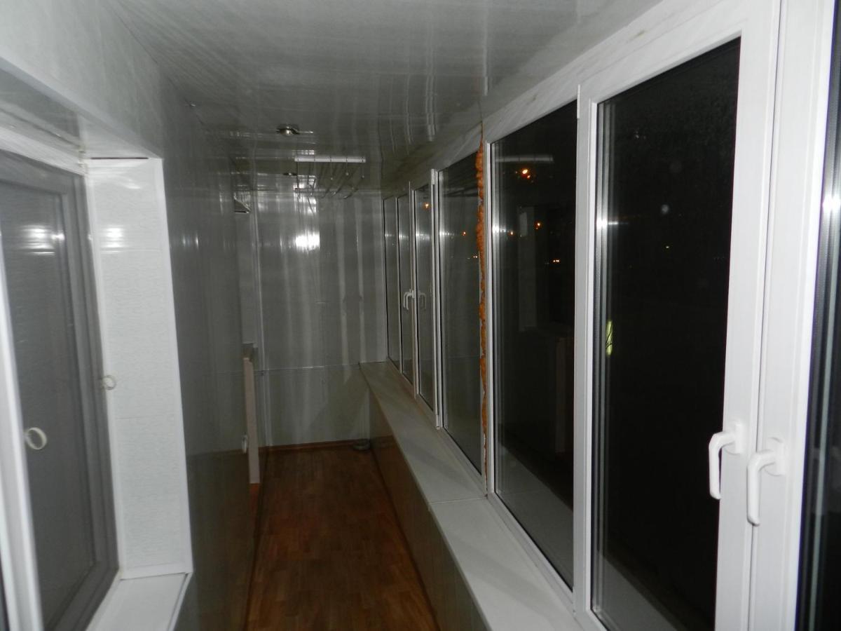 1-Room Apartment 50M2 On Metalurhiv Avenue 17, By Grandhome Zaporizhia Bagian luar foto