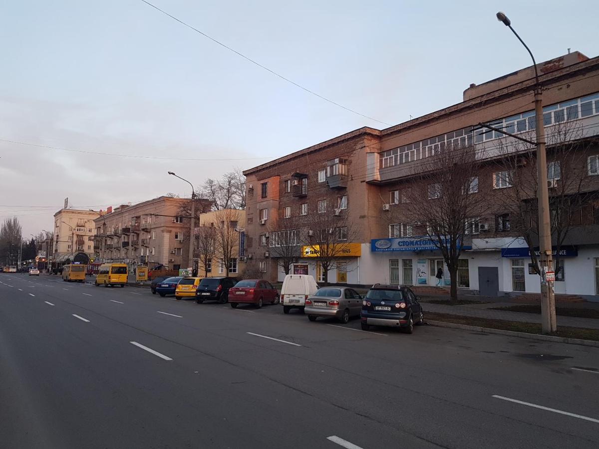 1-Room Apartment 50M2 On Metalurhiv Avenue 17, By Grandhome Zaporizhia Bagian luar foto
