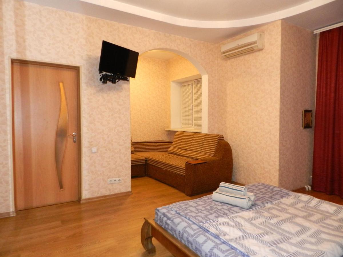 1-Room Apartment 50M2 On Metalurhiv Avenue 17, By Grandhome Zaporizhia Bagian luar foto
